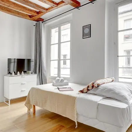Bnbnova - Le Marais Republique Apartment *